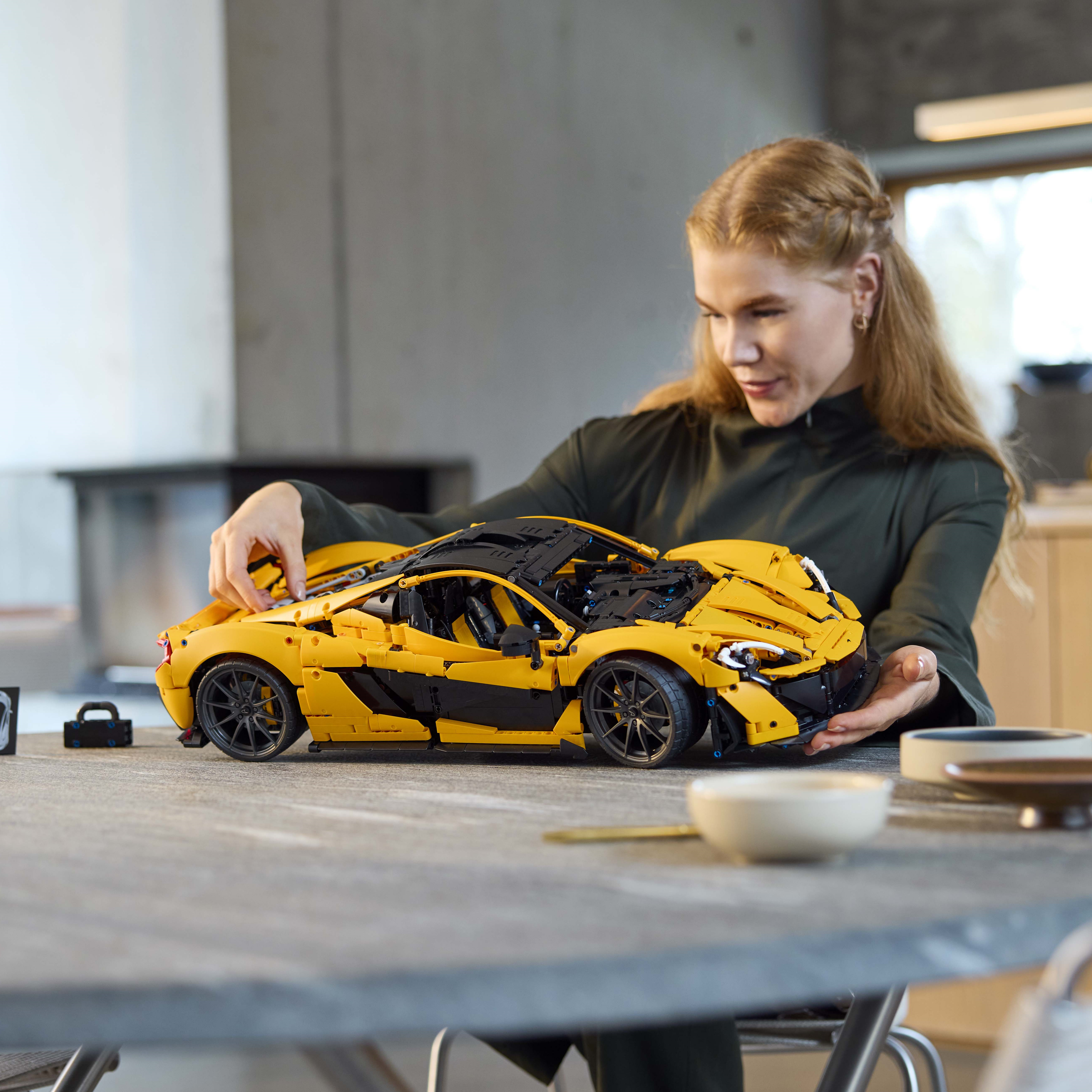 McLaren und die LEGO Gruppe enthüllen den LEGO Technic McLaren P1