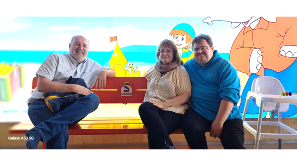 v.l.n.r. Udo Schmitz, Cynthia Kempe-Schönfeld und Ehemann Thomas im „Erlebnis-Hus“ St. Peter-Ording