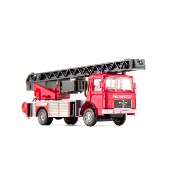 MAN der Siebzigerjahre fährt mit Metz-Drehleiter endlich auf den Feuerwehrhof