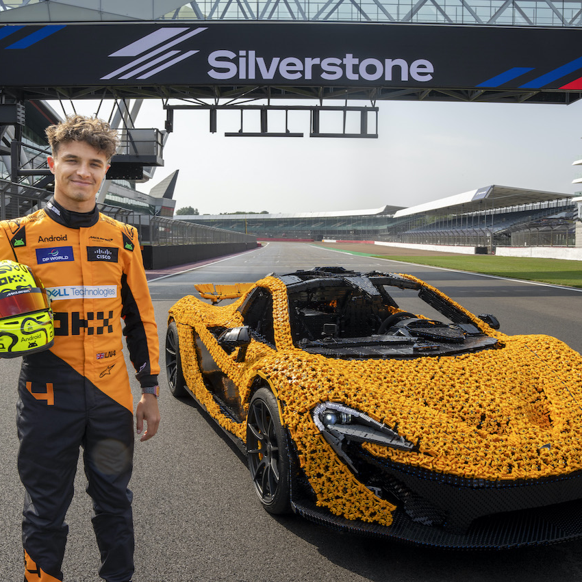 Lando Norris holt den Silverstone-Rekord im McLaren P1 aus LEGO Steinen