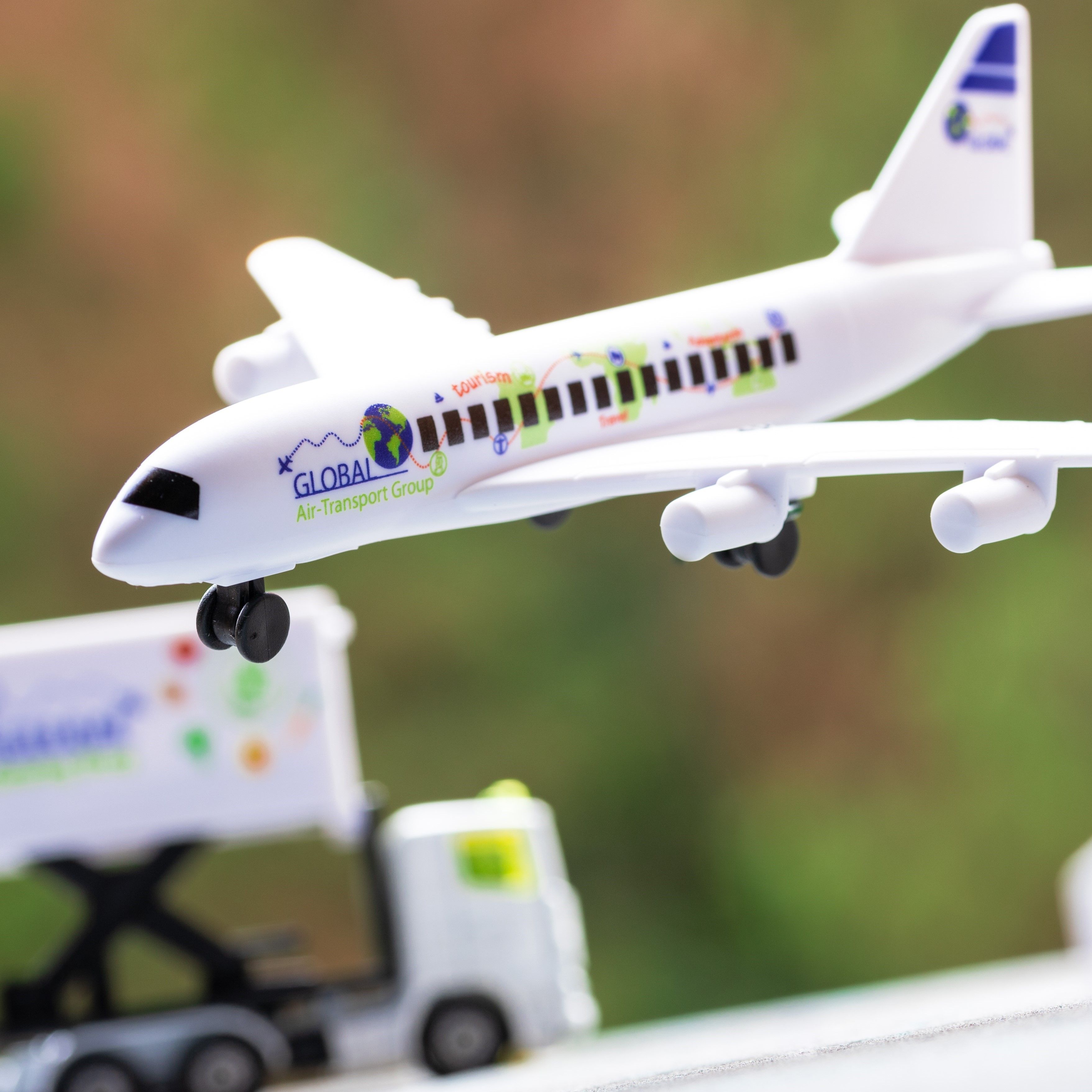 Mit siku steigt die Vorfreude auf den Urlaub zu Land, zu Wasser und in der Luft.