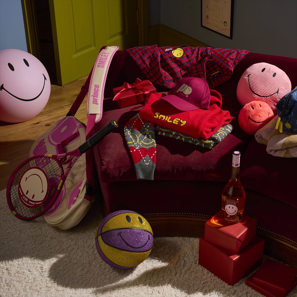 Smiley Celebrate the Holiday Season with Smiles Unwrapped Campaign