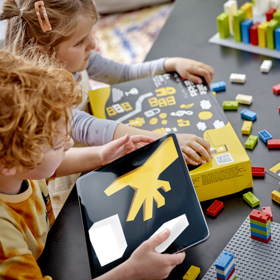 Inklusion bei Spiel & Spaß: Deutsche Version der LEGO® Braille Bricks erhältlich
