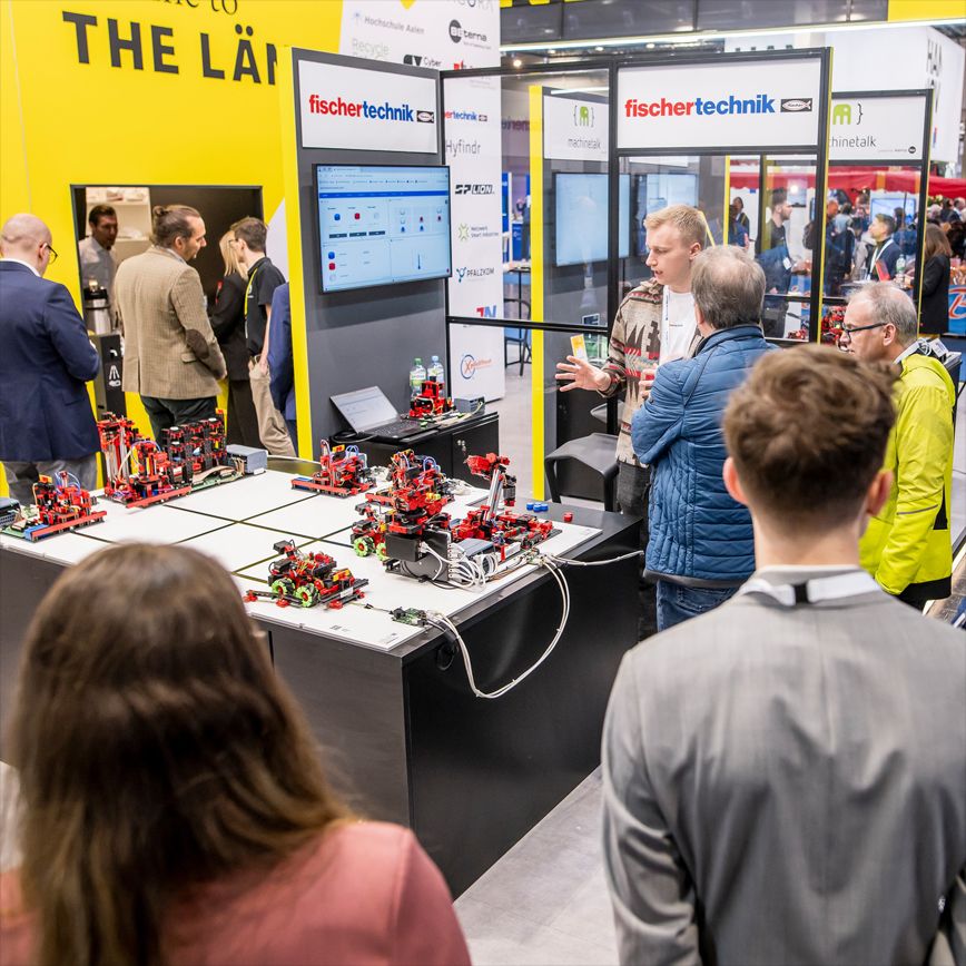 fischertechnik begeistert auf der Hannover Messe mit innovativer Fabriksimulation