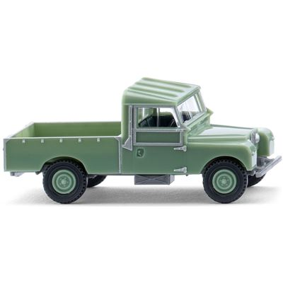 Im März feiert der legendäre Land Rover 107 als Pickup-Klassiker Premiere.