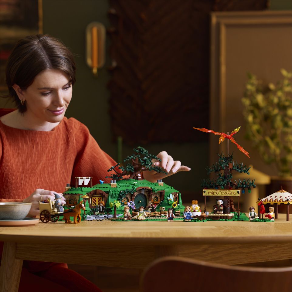 Sean Astin bringt die Magie von Mittelerde mit LEGO Icons: Das Auenland Set zum Leben