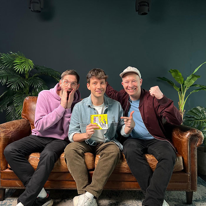 DEINE FREUNDE präsentieren: Die ersten beiden Folgen von "Tür zu, es zieht!"