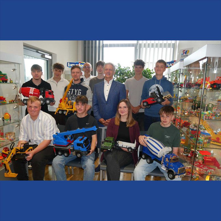 BRUDER Spielwaren startet mit zehn Azubis ins neue Ausbildungsjahr