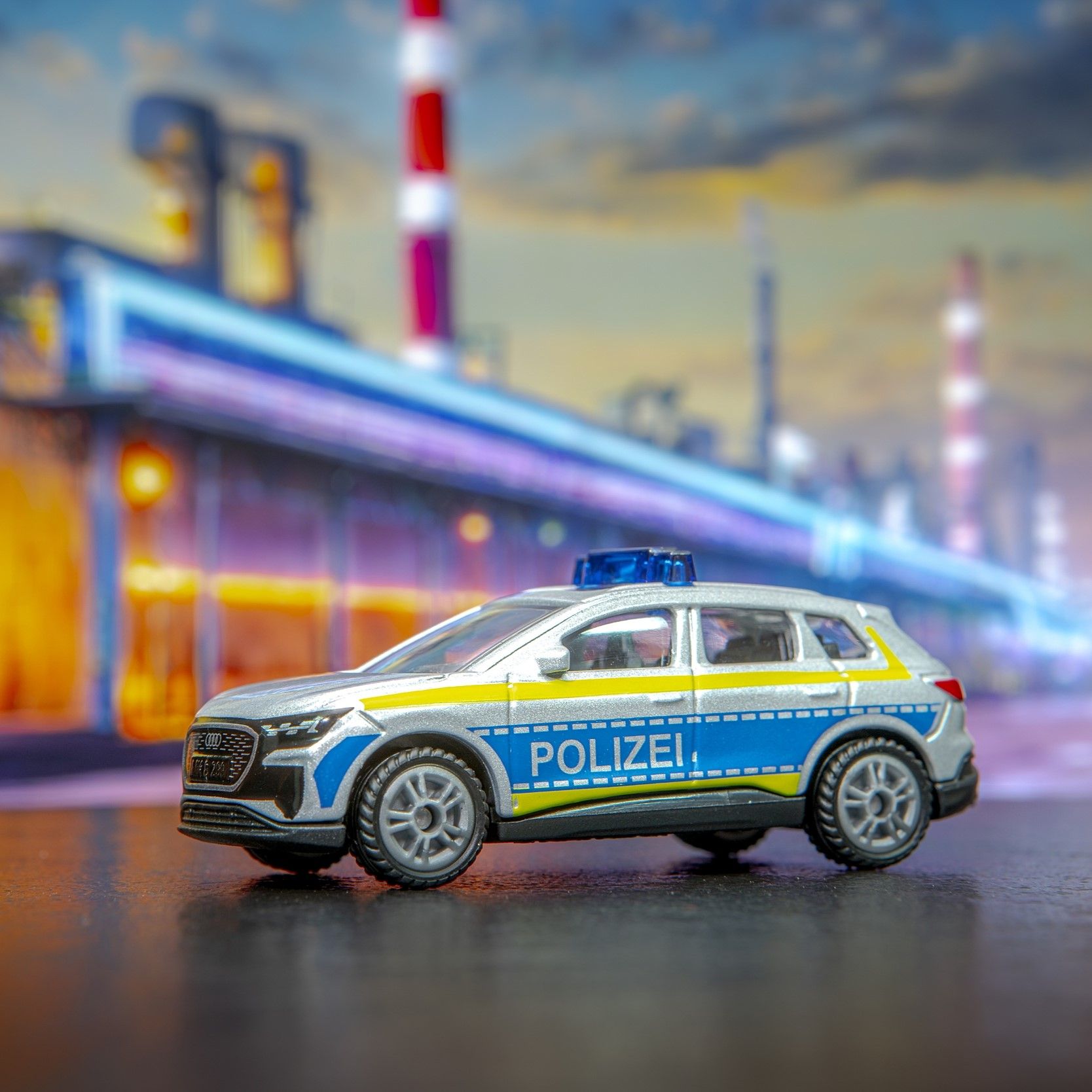 Zentrale an alle Einsatzfahrzeuge, haltet euch bereit!