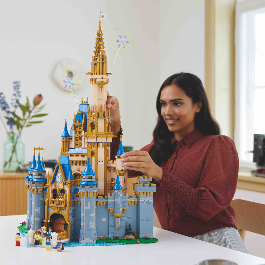 Die Lego Gruppe feiert 100 Jahre Disney mit dem neuen Lego Disney Schloss Set