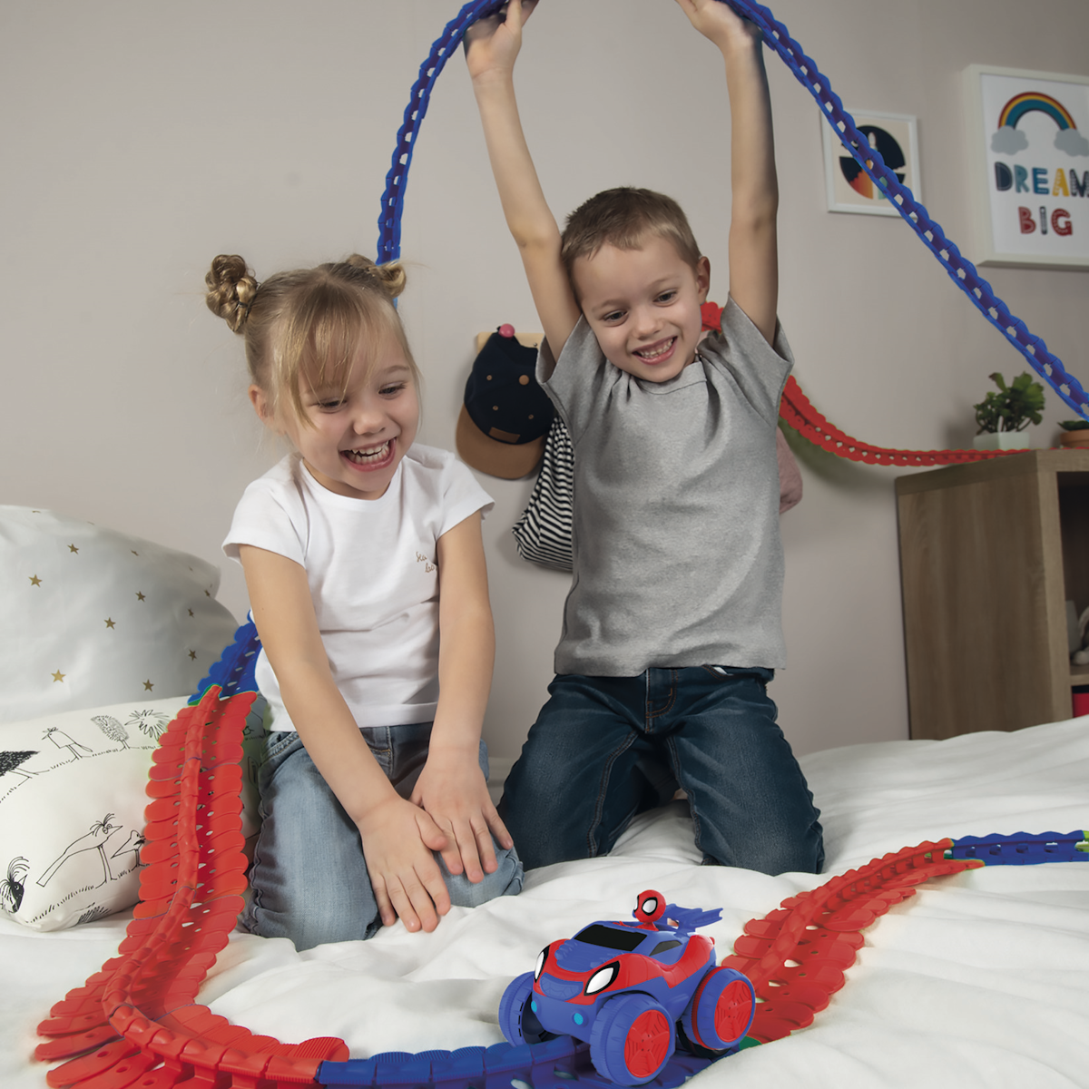 Das coole Flextreme Rennbahn-Set mit der angesagten Marvel-Lizenz