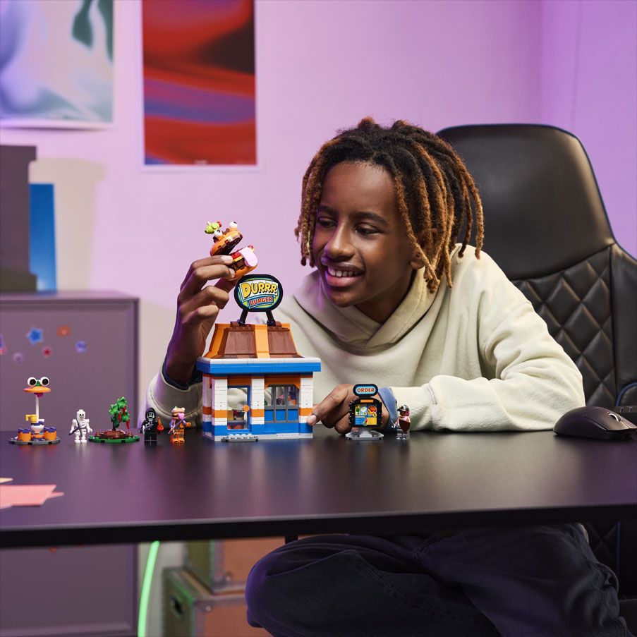 Klombo und Mecha Team Leader aus Fortnite erstmals als LEGO Sets erhältlich